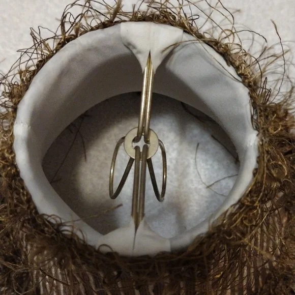 Vintage, small lamp shade measures 6 in across - Picture 4 of 5